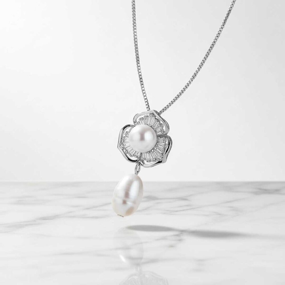 Ladies White Pearl Flower Necklace - Picture 2 of 4